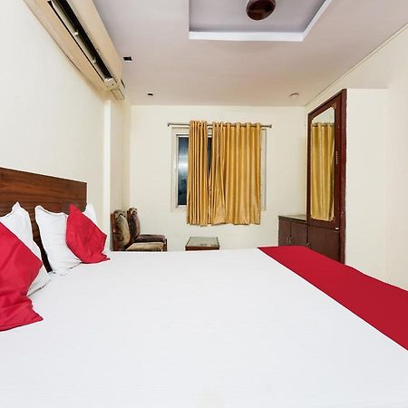 Spot On Hotel Supriya Vidzsajavádá Kültér fotó