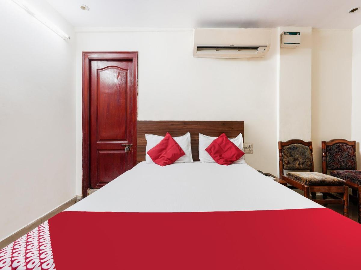 Spot On Hotel Supriya Vidzsajavádá Kültér fotó