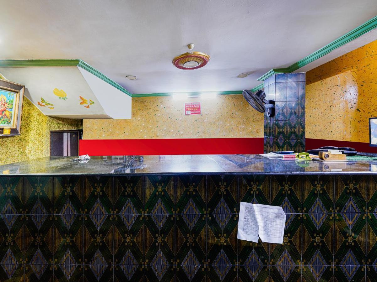 Spot On Hotel Supriya Vidzsajavádá Kültér fotó