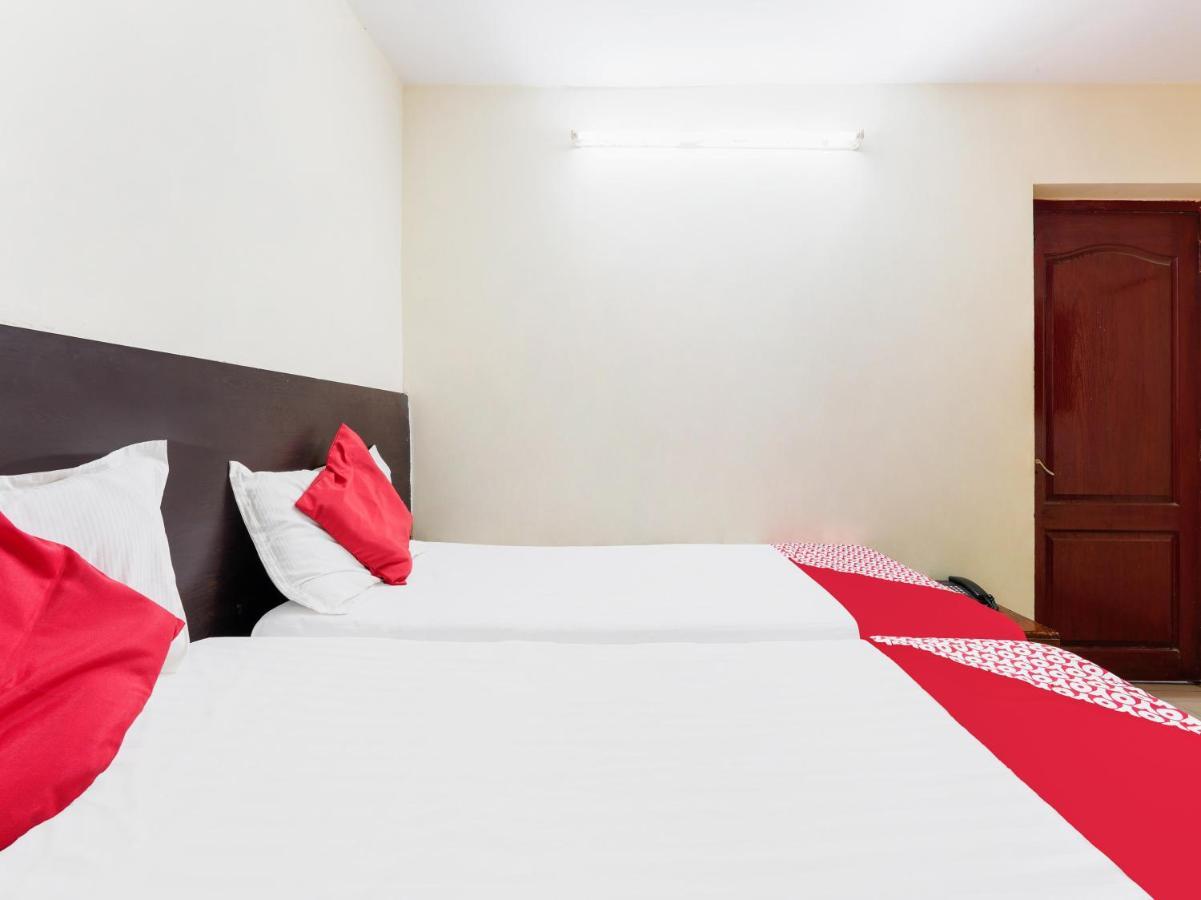 Spot On Hotel Supriya Vidzsajavádá Kültér fotó