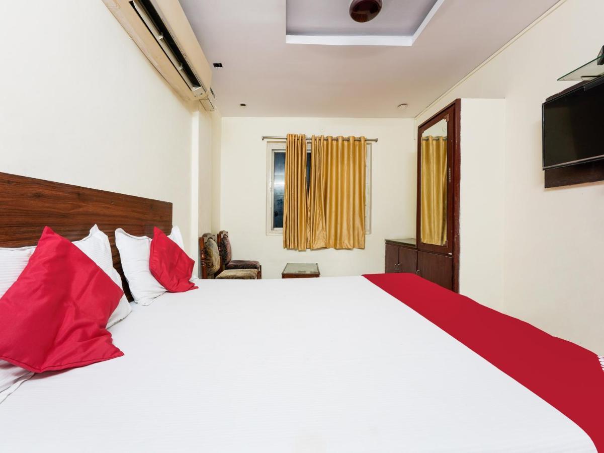 Spot On Hotel Supriya Vidzsajavádá Kültér fotó