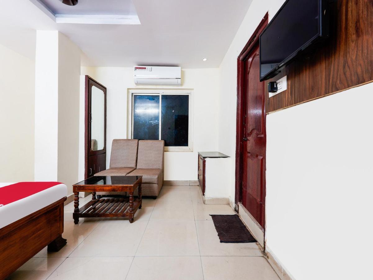 Spot On Hotel Supriya Vidzsajavádá Kültér fotó
