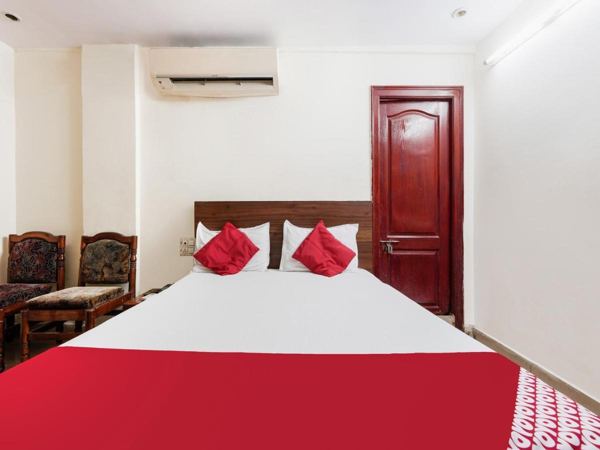 Spot On Hotel Supriya Vidzsajavádá Kültér fotó