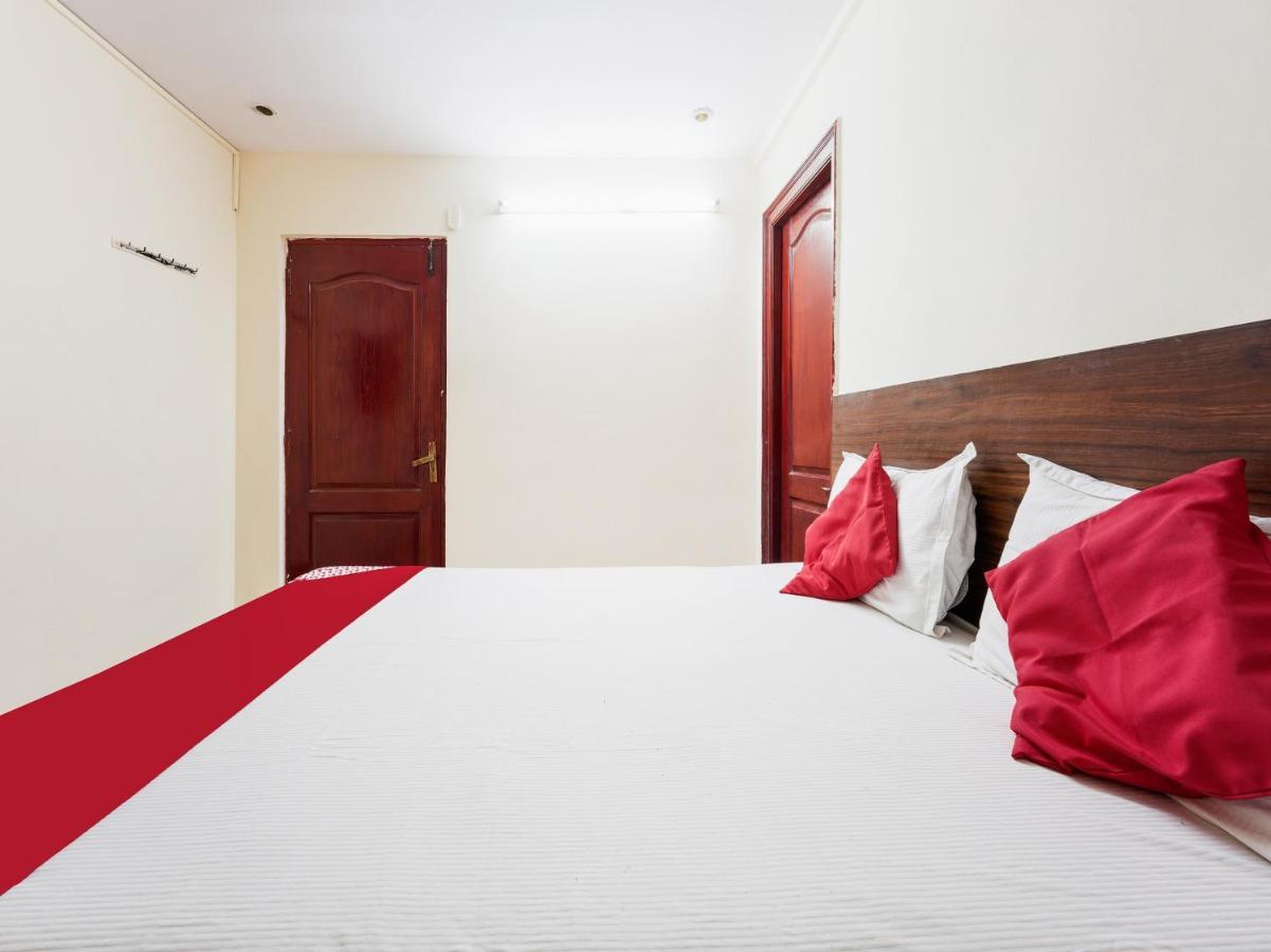 Spot On Hotel Supriya Vidzsajavádá Kültér fotó