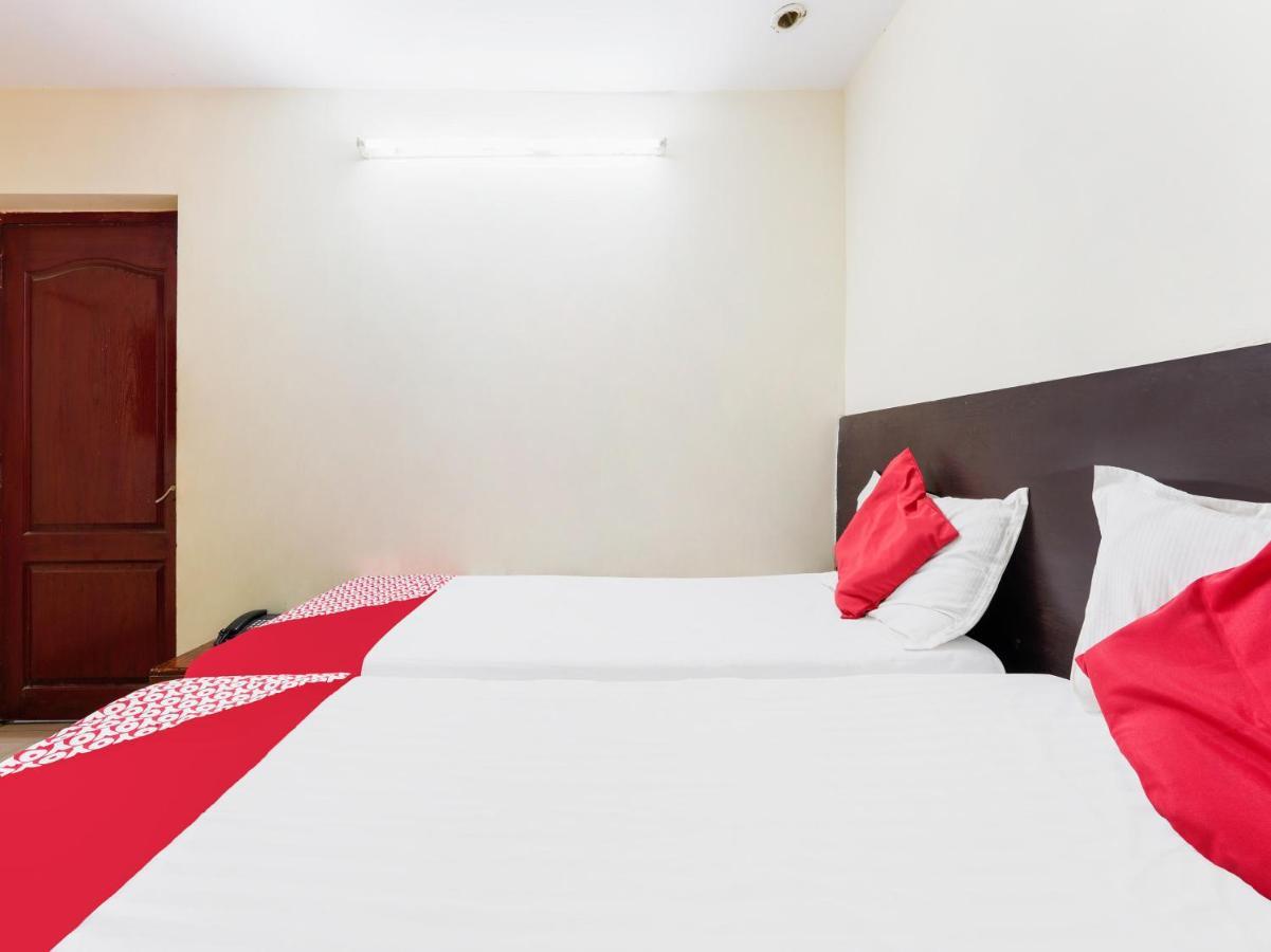 Spot On Hotel Supriya Vidzsajavádá Kültér fotó