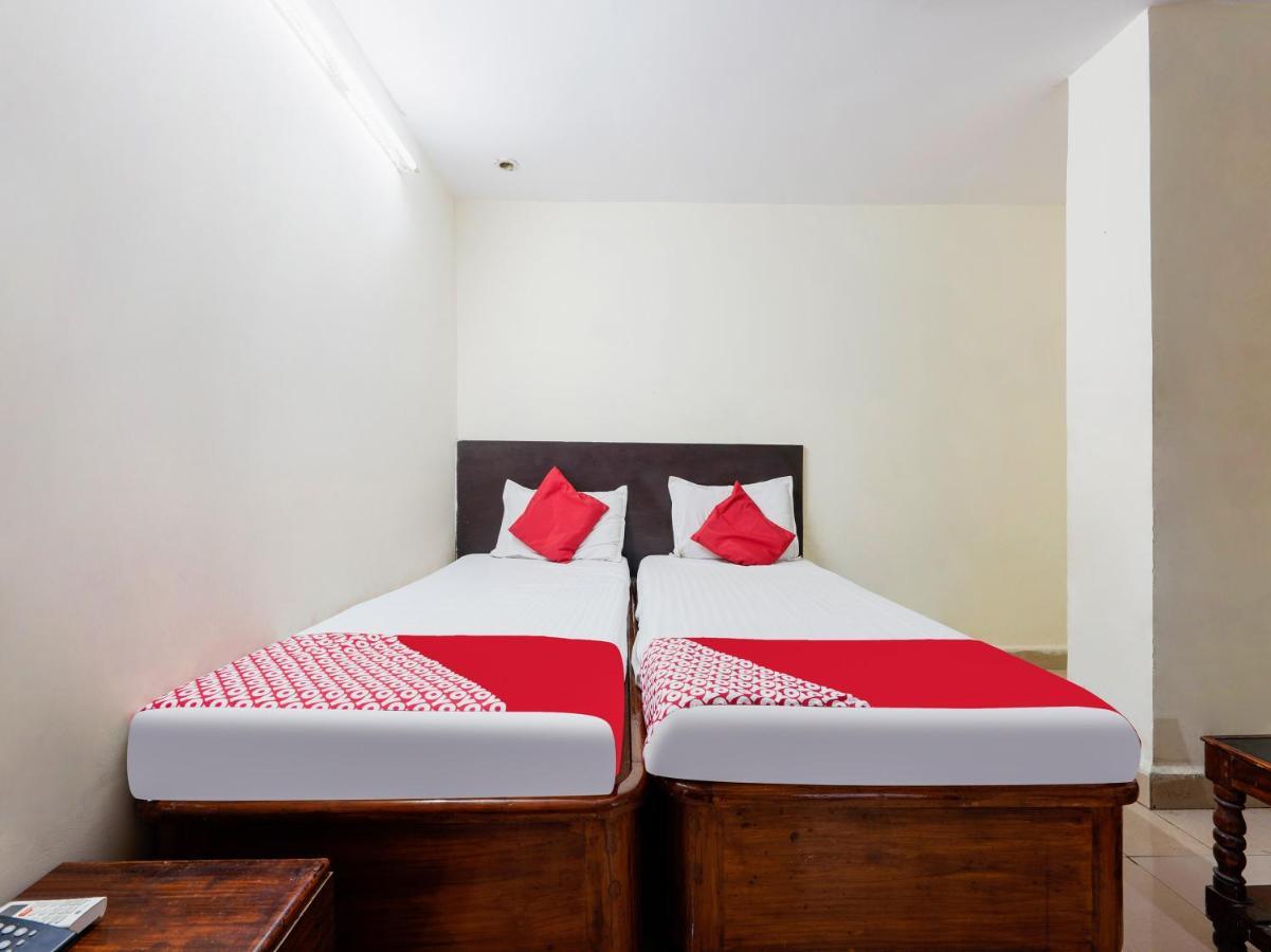 Spot On Hotel Supriya Vidzsajavádá Kültér fotó