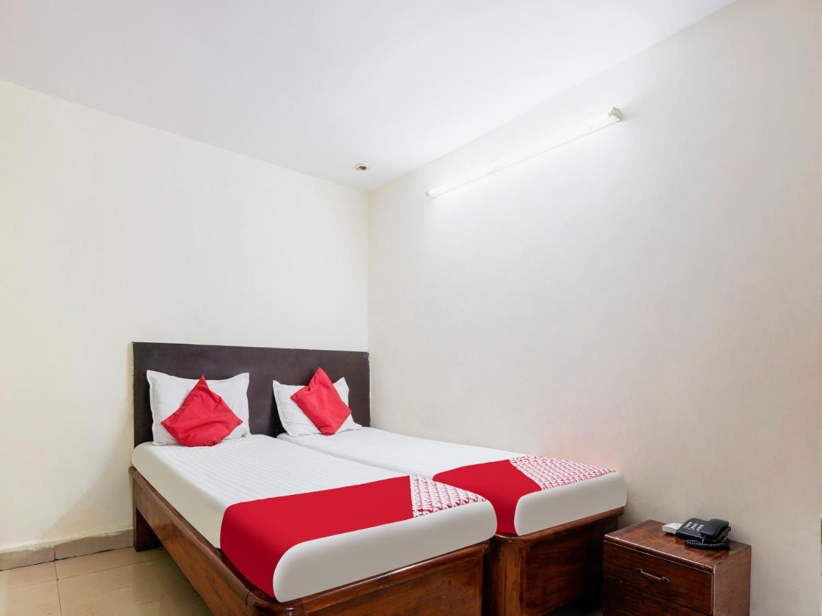 Spot On Hotel Supriya Vidzsajavádá Kültér fotó